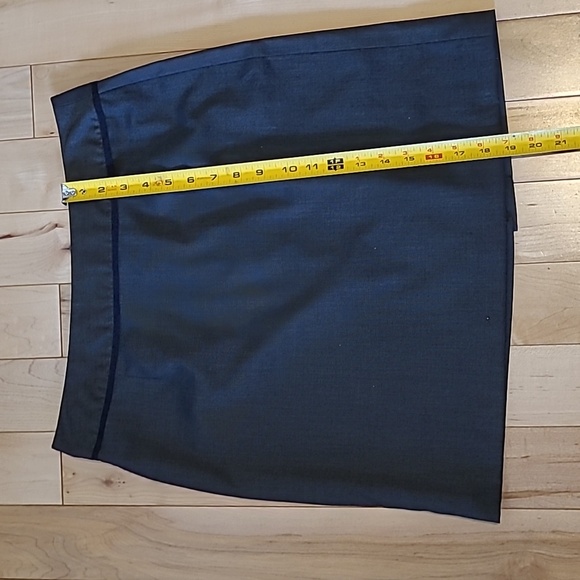 Banana Republic women's size 8 petite gray shirt - Picture 6 of 6